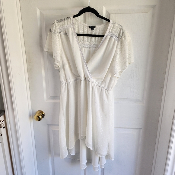 TORRID Babydoll Chiffon Clip Dot White Tunic Sz 1 - Picture 1 of 7